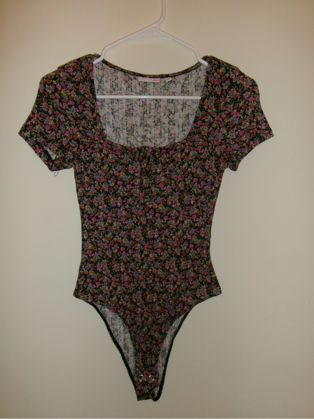 SO Black Floral Scoop Neck Short Sleeve Bodysuit